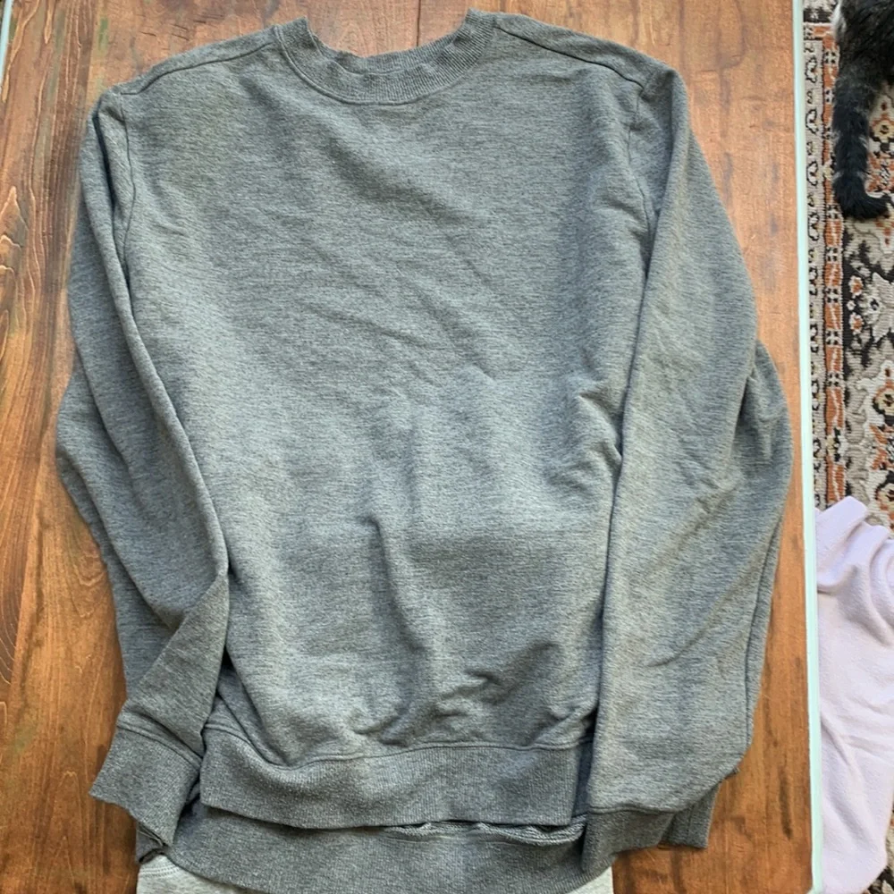 Two pullovers - Picture 4 of 5